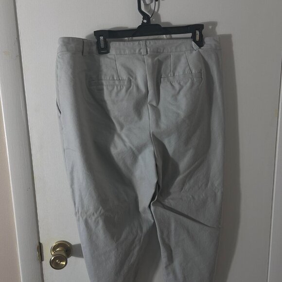 Chadwick's of Boston Lt. Gray Capri Pants Size 16W - Picture 3 of 5